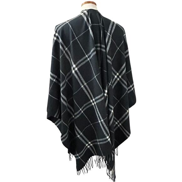 Quacker Factory Plaid Shawl Wrap One Size Black White Fringe Cozy Cottage Lounge - Picture 4 of 8